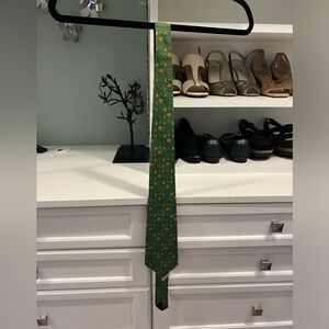 Green vase tie from Paris